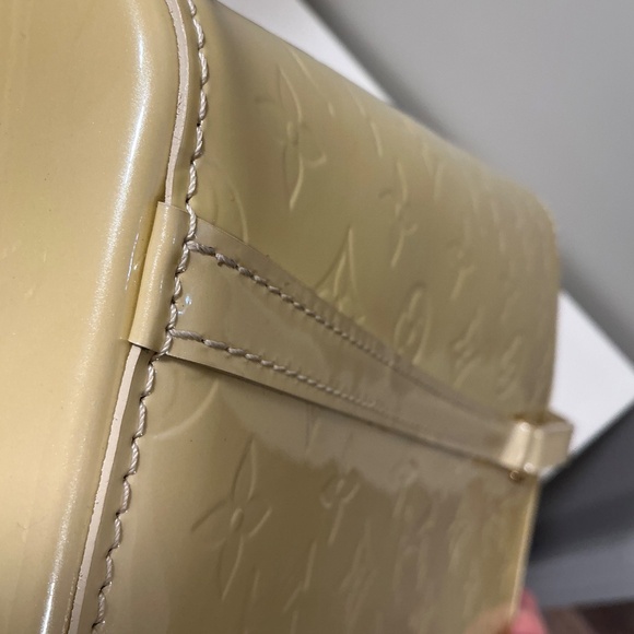 Louis Vuitton pale yellow Vernis patent leather handbag - Picture 3 of 11